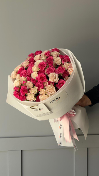 Pembe ve Krem Çardak Gül Buketi – Pastel Düş