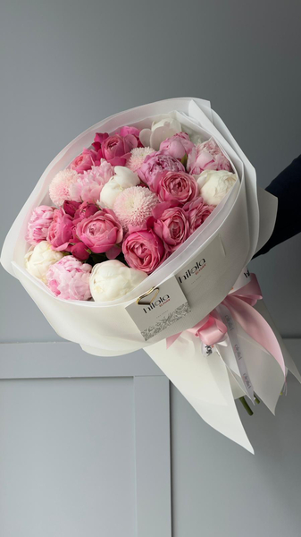 Pembe ve Beyaz Şakayık Buketi – Romantik Zarafet