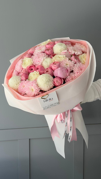 Pembe Şakayık, Krizantem ve Çardak Gülü Buketi – Pastel Rüya