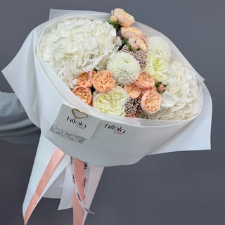 Şampanya Bahçe Gülleri, Beyaz Ortanca ve Altaj Krizantem – Soft Elegance — hazırlanan buket fotoğrafı 3