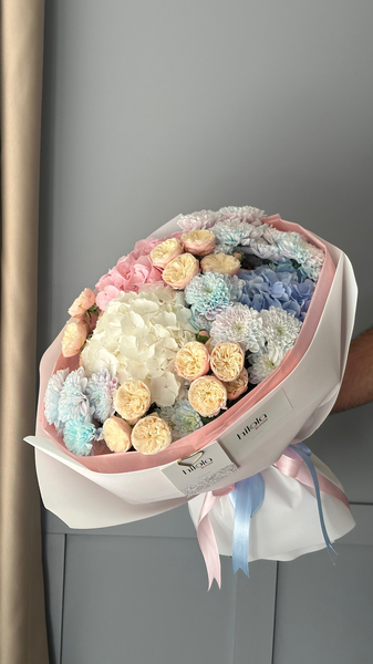 Ortanca, Çardak Gülü ve Krizantem – Pastel Senfoni