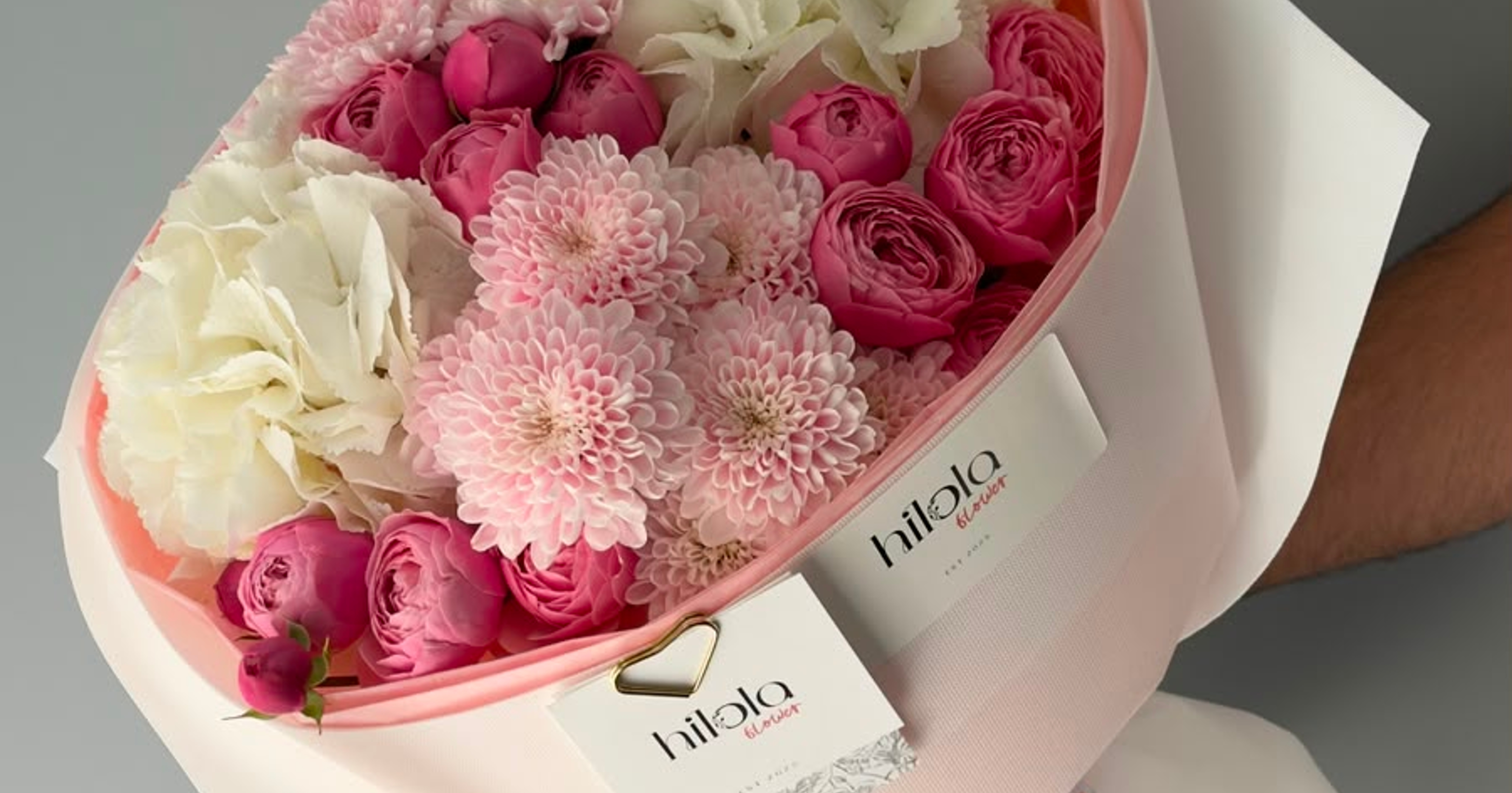 Ortanca, Silva Pink Saray Gülleri ve Krizantem – Saf Büyü | Hilola
