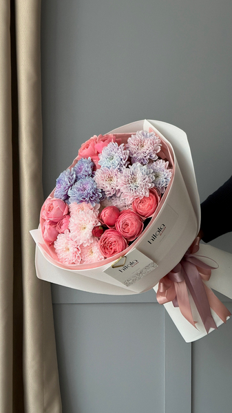 Silva Pink Saray Gülleri & Altaj Krizantemler – Elegant Whisper