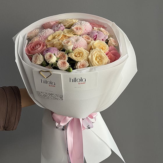 Pastel Zarafet – Şakayık ve Çardak Gülü Buketi