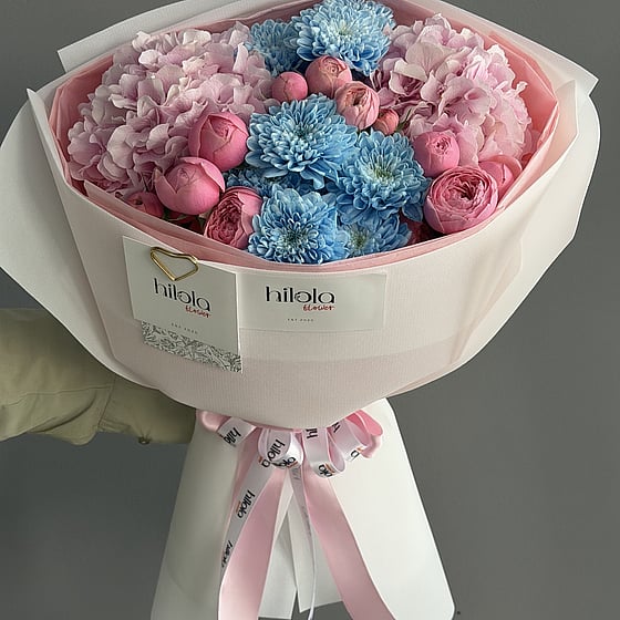 Ortanca, Krizantem ve Saray Gülü – Pastel Nefes