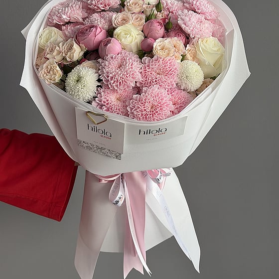 Pastel Pembe Çardak Gülü ve Krizantem Buketi – Narin Zarafet